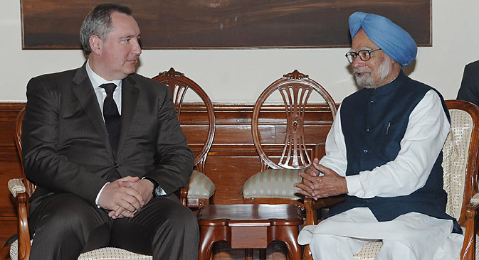Dmitry Rogozin with Manmohan Singh. Source: AFP