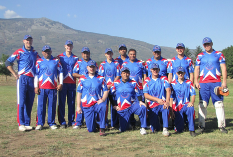 Екипът се състои от осем руснаци, като останалите играчи са от индийски произход. Източник: 2012 Крикет Русия