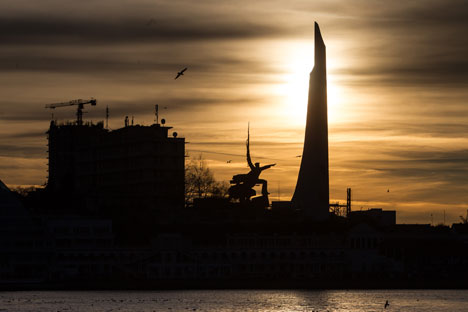 To raise wages in Crimea to Russian levels will cost 3.5 billion rubles per month, or 42 billion per year ($1.4 billion). Source: Sergey Savostianov / RG