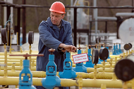 'Do not open while people are working' - reads a warning sign on a gas pipe. Source: ITAR-TASS