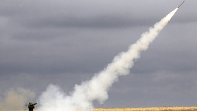 Launch of "Igla" anti-aircraft missiles during training exercise "Center-2011" at Kapustin Yar training ground. Source: Alexey Kudenko / RIA Novosti