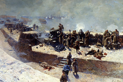 The Alexander battery attacking the English-French fleet on October 5, 1854. Source: FineArt / Vostock-Photo