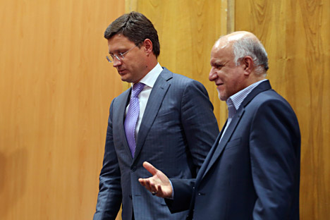 Russian Energy Minister Alexander Novak (l) and Iranian Oil Minister Bijan Zanganeh leave after a joint meeting in Tehran on September 9, 2014. Source: AP