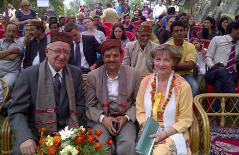 Alexander Kadakin (l) and Rakesh Kanwar (c) were the chief guests of the celebrations. Source: Russian Embassy in India
