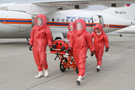 Members of Russia's Emergency Situations Ministry prepare a planу to transport Ebola patients, Oct. 9. Source: Alexander Khrebtov / RIA Novosti