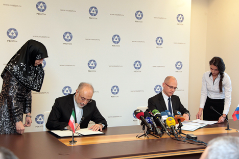 Academician Dr. Ali Akbar Salehi, Vice President for Nuclear Energy and President of the Atomic Energy Organization of Iran (l), and State Corporation Rosatom General Director Sergei Kiriyenko during ceremony of signing an agreement. Source: Press Photo