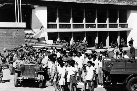 Goanese local citizens gather to welcome Indian troops after the successful invasion of the former Portuguese colony, in Panjim, now Panaji, in 1961. Source: AP