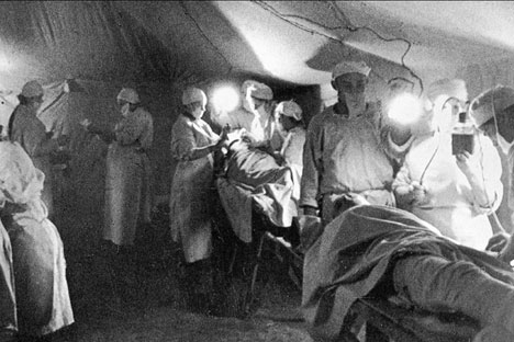 Performing surgery at the field hospital, 1942. Source: RIA Novosti