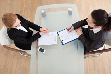The AmazingHiring application has two functions: searching for a candidate and evaluating their professional qualities. Source: Lori / Legion Media