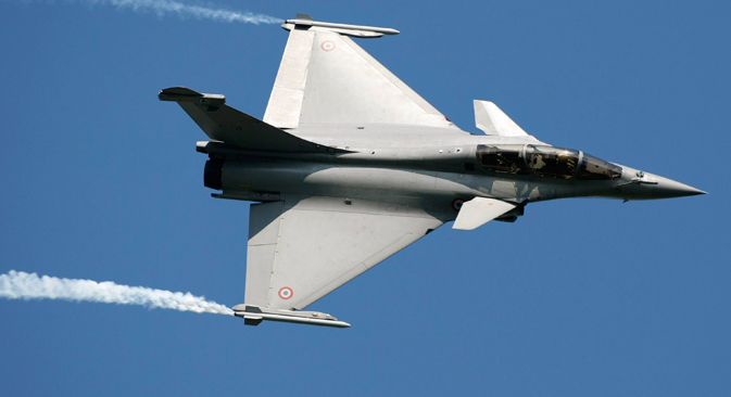 The Rafale may be an ultra modern aircraft but it can't outrun or outgun a Russian Flanker. Source: AP