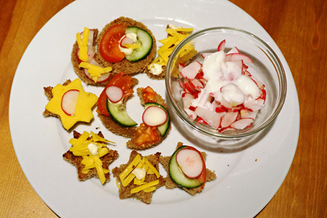Salad with radishes and sour cream, sandwiches on toasted bread. Source: Anna Kharzeeva