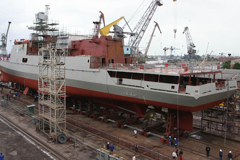 Sebuah kapal sedang dibangun di Galangan Kapal Yantar pada 2010.