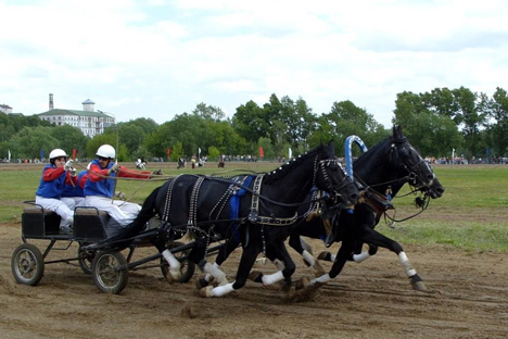 The troika is a uniquely Russian style of harnessed driving. Source: The Heritage Russian troika center