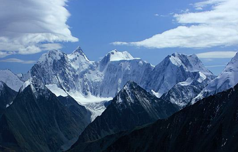 A view of mount Belukha from the pass Karatyurek. Source: Lori/Legion-Media 