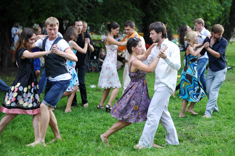 Participants dance at the Dancing City flashmob at Moscow's Gorky Park. Aleksandr Utkin / RIA Novosti