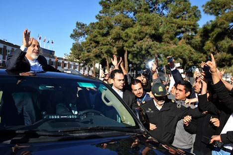 Iranian Foreign Minister Mohammad Javad Zarif, who is also Iran's top nuclear negotiator, waves to his well wishers upon arrival at the Mehrabad airport in Tehran, Iran, from Lausanne, Switzerland, Friday, April 3, 2015. Source: AP