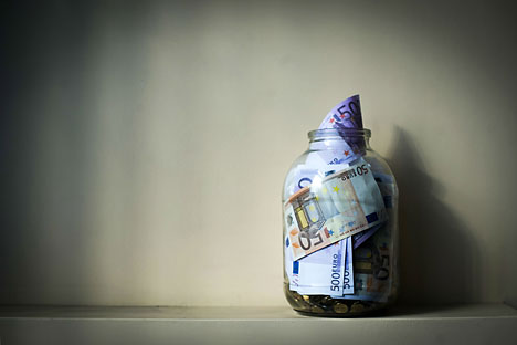 Data from the Russian Statistics Service indicates that the population has responded to the reduction of real salaries by beginning to actively save money. Source: Sergei Bobylev / TASS