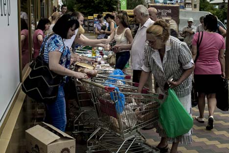 Neither of the two unrecognized republics has an officially approved state budget, and their funds are being allocated on a temporary basis. Source: RIA Novosti / Valeriy Melnikov