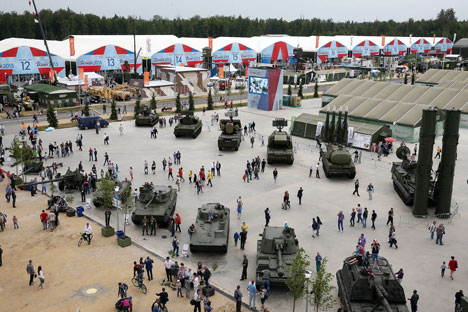 All kinds of dynamic displays, including demonstration of the newest firearms, were the most impressive and spectacular at the Army-2015 Forum. Source: Yekaterina Shtukina / RIA Novosti