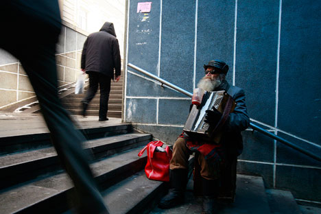 Russian poverty has its specific features, with working people increasingly becoming poor. Source: Reuters