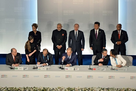 The signing of joint documents following the BRICS leaders meeting. Source: BRICS2015.ru