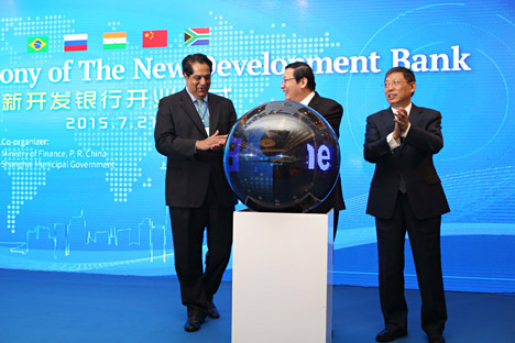 China, Shanghai : (From left) K.V. Kamath, president of the New Development Bank, Chinese Finance Minister Lou Jiwei and Shanghai Mayor Yang Xiong attend the opening ceremony of the New Development Bank in Shanghai, China, 21 July 2015. Source: AFP/East News
