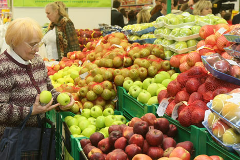 The most dramatic falls were in the cost of fruit and vegetables. Source: Vladimir Fedorenko / RIA Novosti