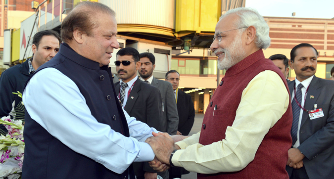 Indian Prime Minister Narendra Modi (R) being welcomed by the Prime Minister of Pakistan, Nawaz Sharif (L), at the airport in Lahore, Pakistan, 25 December 2015.