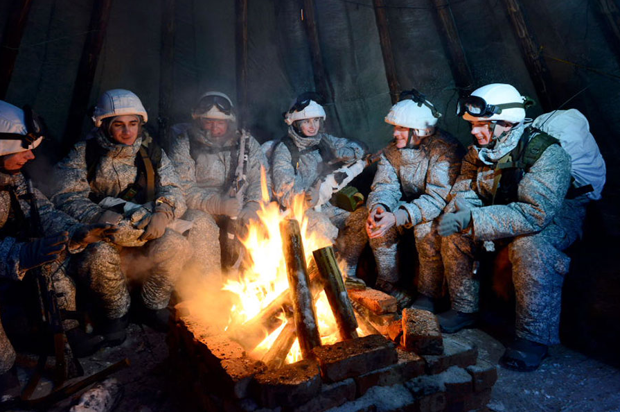 As the temperature was −30 degrees Celsius, the military personnel successfully tried to get warm by using the traditional dwelling of the nomadic peoples of the North — chum.