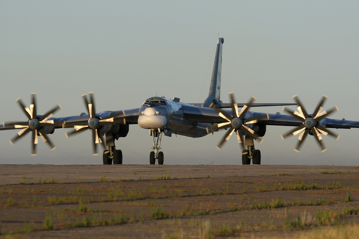 Pesawat pengebom strategis Rusia Tupolev Tu-95.