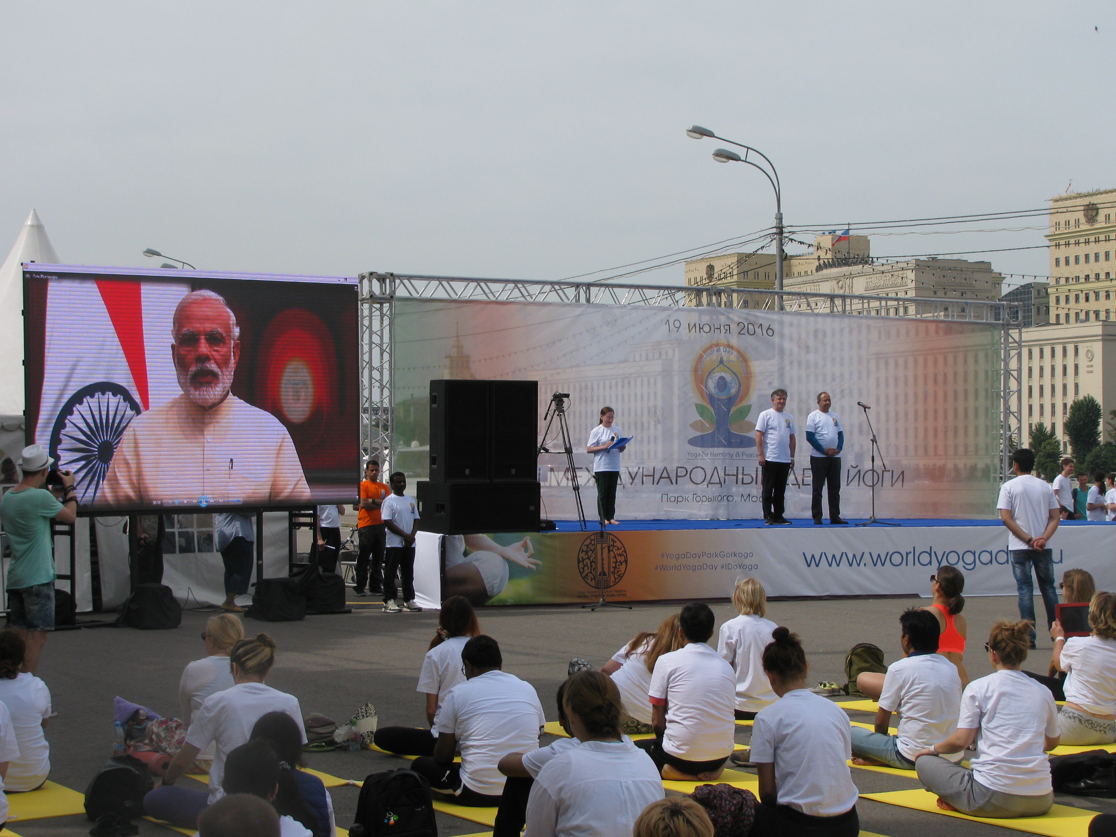 Before the start of the class, which lasted more than two hours, the audience was shown a video of the Prime Minister Narendra Modi. In his message to the Russians, he tried to reveal the yoga mission. According to the President of India, the uniqueness of this gift of ancient Indian tradition it is that it disciplines, educates and unites people regardless of their religious or national affiliation.