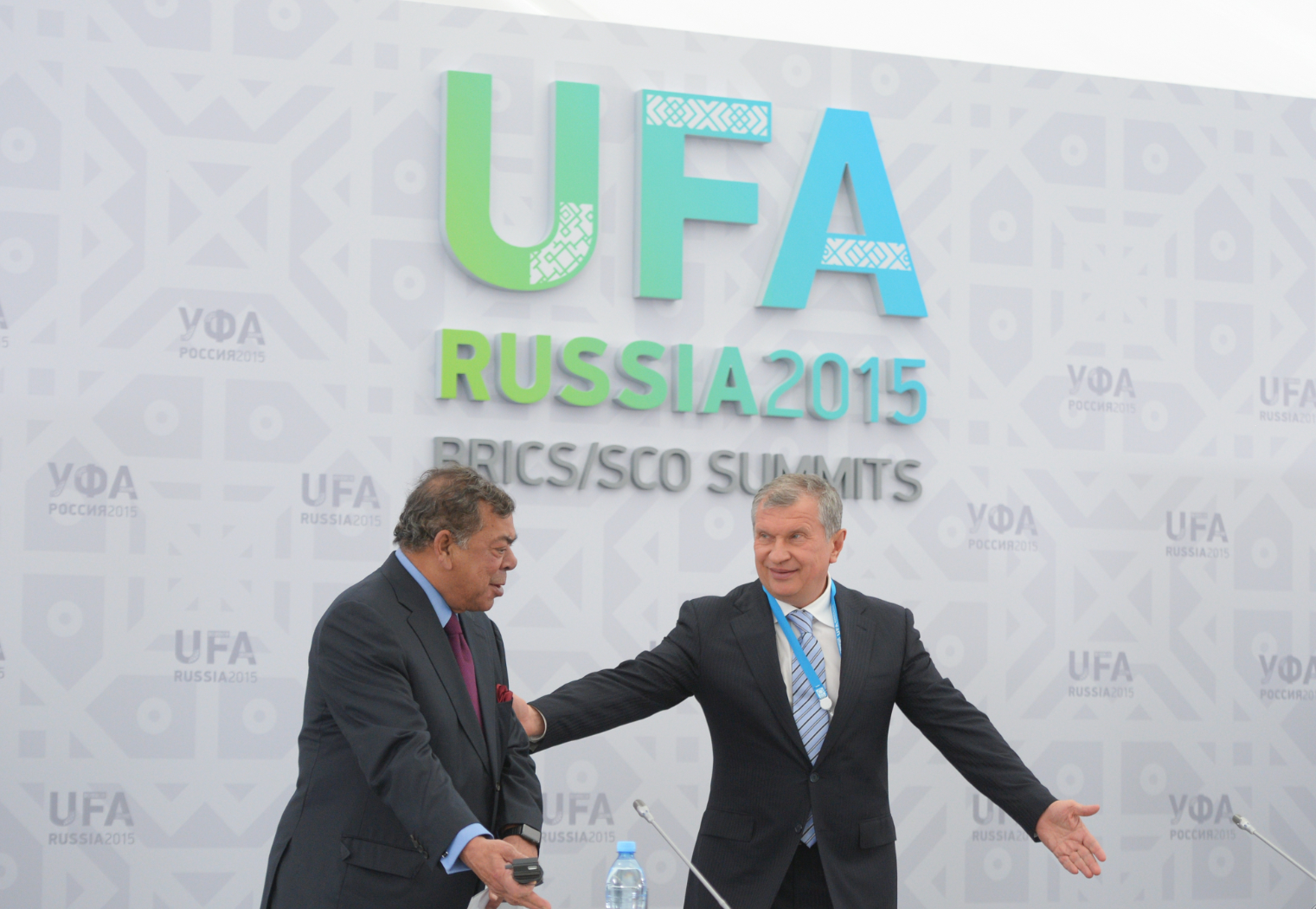 Shashi Ruia, chairman and co-founder of Essar Group, left, and Igor Sechin Rosneft CEO.