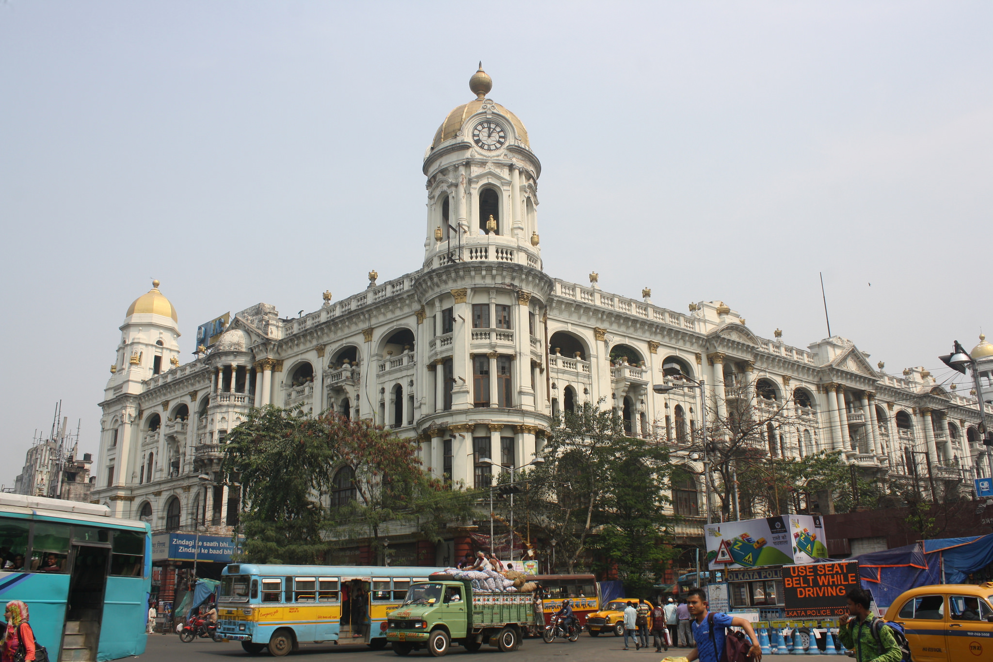 Russians tend to enjoy the contrasts in Indian cities like Kolkata. 