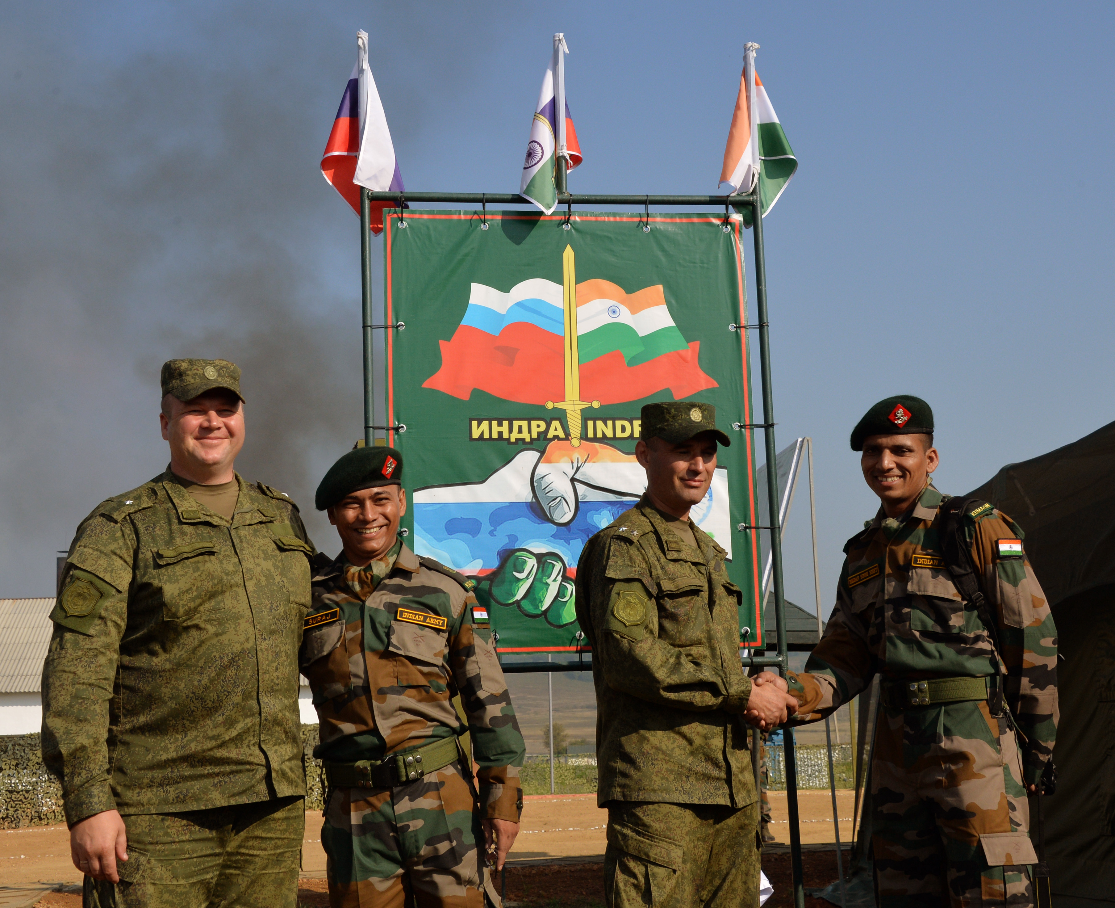 Indian and Russian servicemen during the opening ceremony for the Indra 2016 Russian-Indian military exercise at Sergeyevsky base, Primorye Territory.