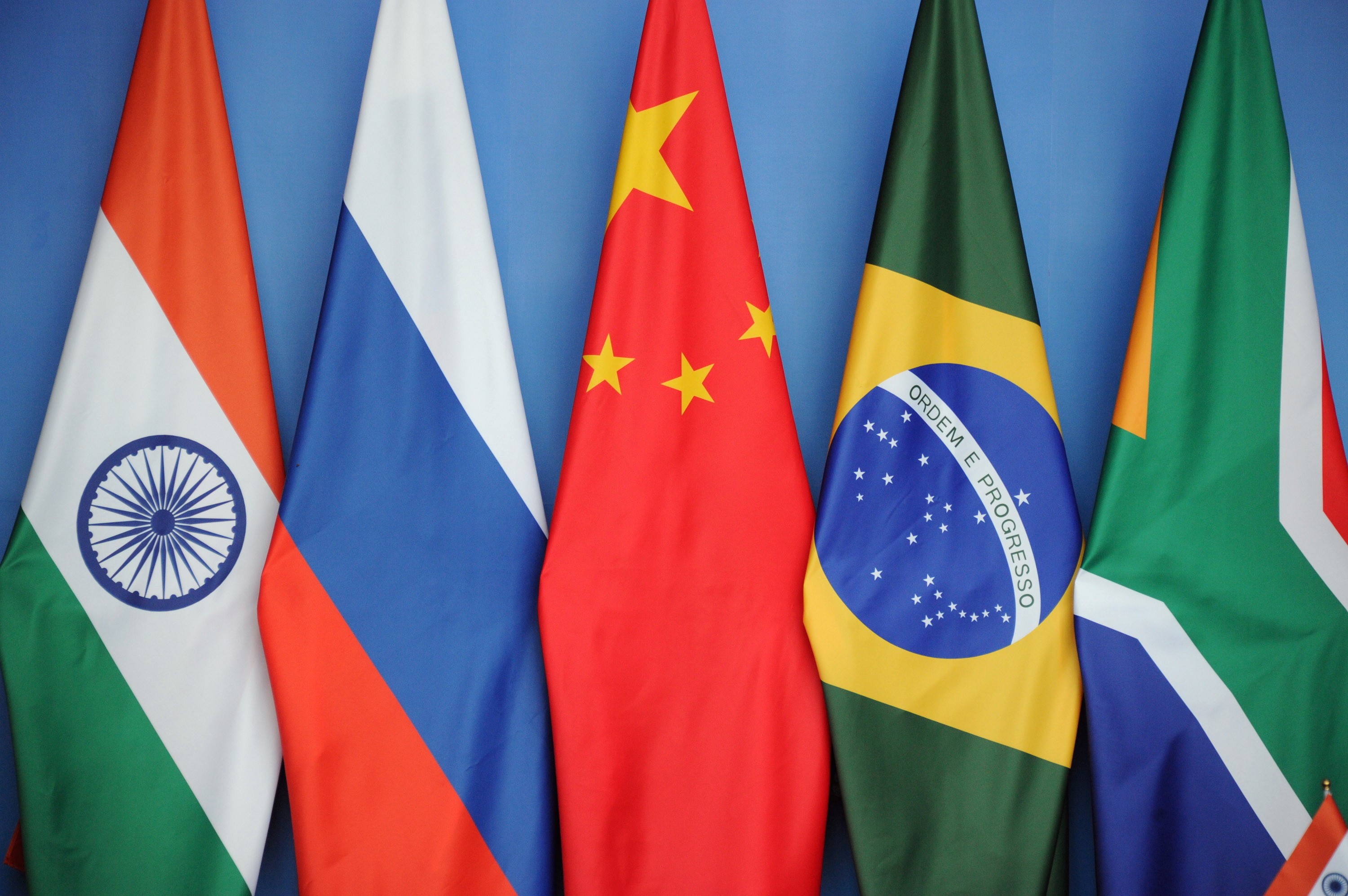 Skupino BRICS sestavljajo Brazilija (B), Rusija (R), Indija (I), Kitajska (C) in Južna Afrika (S).
