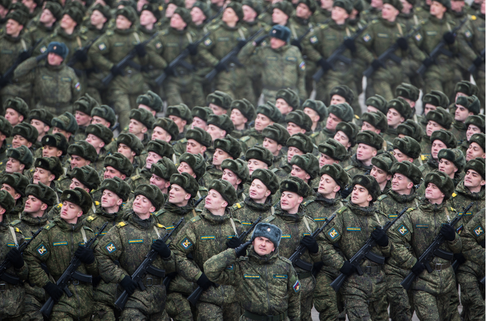 Руски војници на Парадата на Победата.