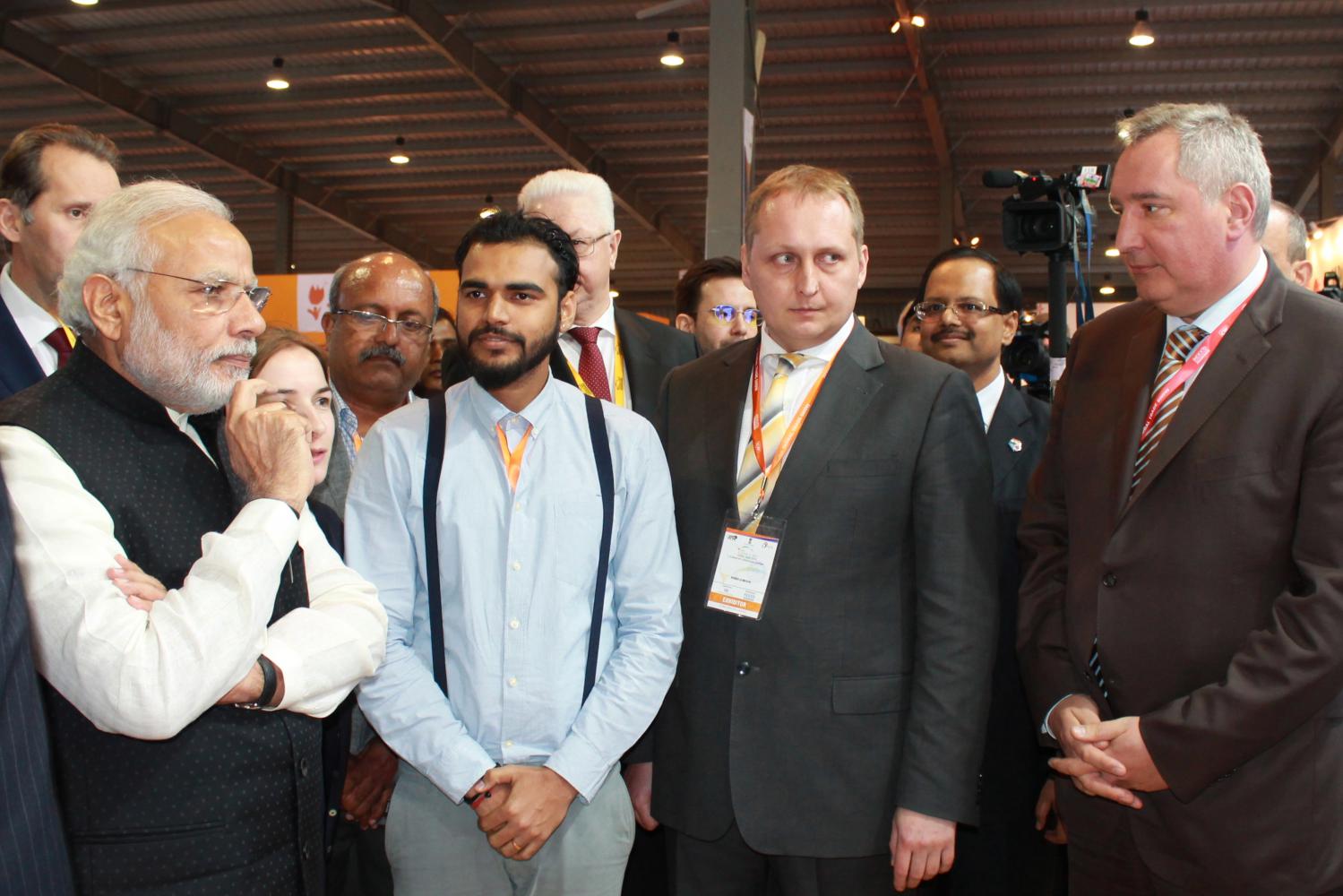 Narendra Modi and Dmitry Rogozin at Vibrant Gugarat-2017 Summit.
