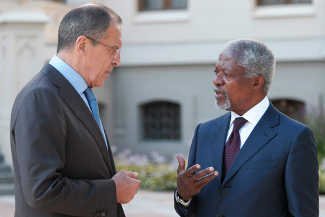 A sinistra, il ministro russo degli Esteri Sergei Lavrov con l'inviato dell'Onu per la Siria Kofi Annan durante i recenti negoziati di Mosca sulla questione siriana (Foto: RIA Novosti / Eduard Pesov)