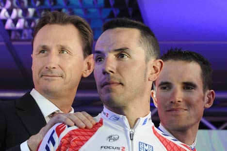 Da sinistra a destra, Dmitri Konychev con Aleksandr Kolobnev e Joaquin Rodriguez (Foto: Itar-Tass)