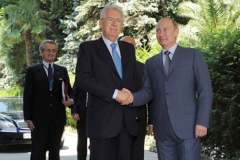 Der italienische Premier Mario Monti mit dem russischen Präsidenten Wladimir Putin nach den Verhandlungen in Sotschi am 23. Juli. Foto: ITAR-TASS