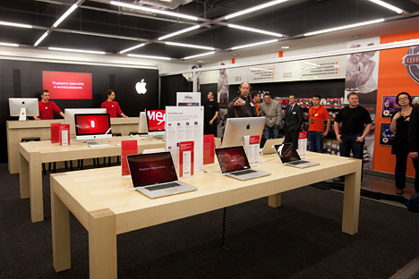 Dopo la registrazione di Apple Rus, la società può iniziare vendita diretta all'ingrosso in Russia nel 2013 (Foto: Anton Belitskiy / RIA Novosti)