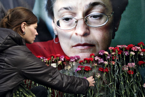 In molte città della Federazione si sono tenute manifestazioni in memoria della giornalista uccisa il 7 ottobre 2006. Da tempo Anna Politkovskaya denunciava le stragi della Cecenia e si batteva per la difesa dei diritti umani (Foto: Svetlana Privalov