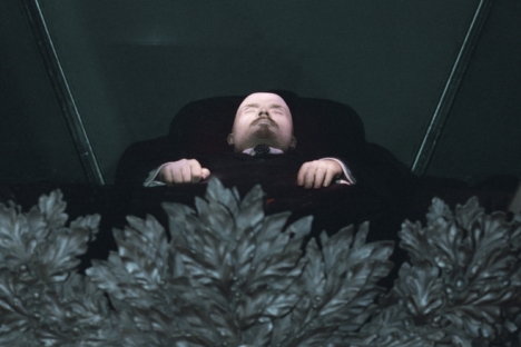 Negli ultimi dieci anni il numero di coloro che appoggia l’idea di sotterrare la salma di Lenin è aumentato del dieci per cento, raggiungendo il 56 per cento (Foto: Ria Novosti)