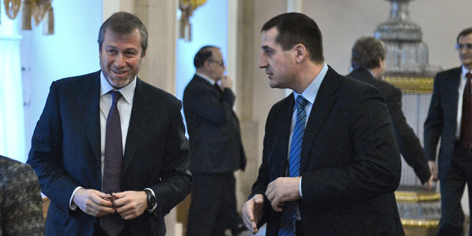A sinistra il magnate russo Roman Abramovich (Kommersant Photo)