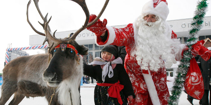 Una fiaba d'inverno: il personaggio clou nelle tradizionali celebrazioni del Capodanno russo è Ded Moroz, un equivalente dell'occidentale Babbo Natale (Foto: Reuters / Vostock photo)