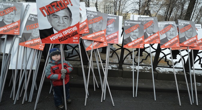 La marcia contro la legge anti-adozioni del 13 gennaio 2013 a Mosca (Foto: RIA Novosti / Ilya Pitalev)