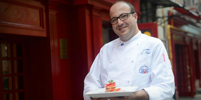 Giuseppe D'Angelo, chef di Pane&Olio, davanti al suo ristorante italiano a Mosca (Foto: Sergey Adoevtsev / archivio personale di Giuseppe D'Angelo)