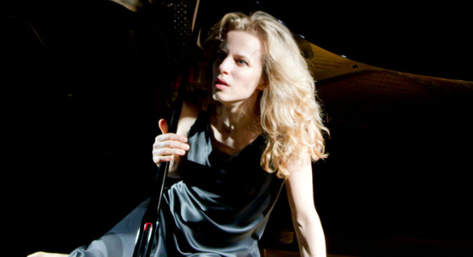 L'attrice italiana Sonia Bergamasco in scena con “Anna Karenina. Prove aperte di infelicità” (Foto: Ufficio stampa)
