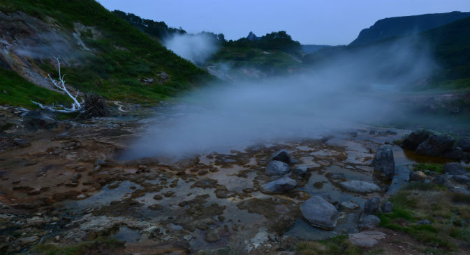Lo studio di un gruppo di scienziati ha portato alla scoperta di otto tipi di colonie microbiche, tra le quali anche alghe filamentose che vivono a temperature molto alte (Foto: Ria Novosti)