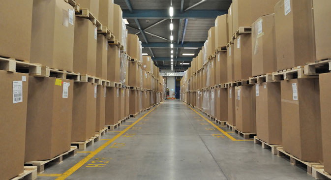 In un centro di spedizioni, lo smistamento dei pacchi (Foto: PhotoXpress)